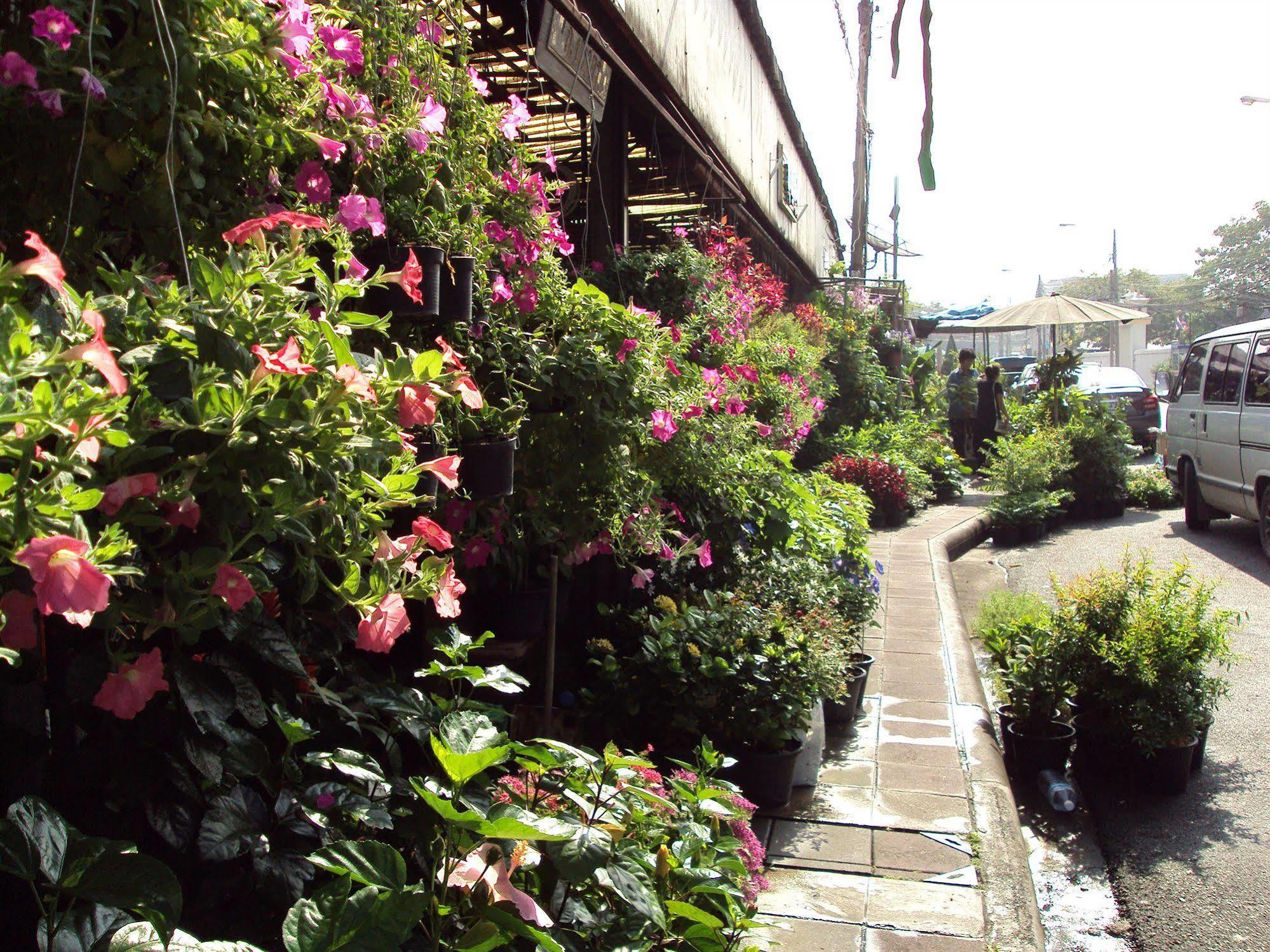 Steve Lady Hostel Bangkok Exteriör bild